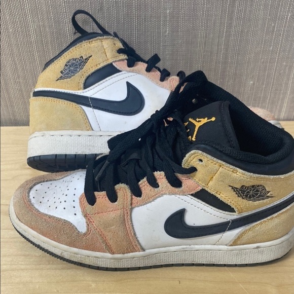 Nike Air Jordan Retro 1 Mid SE 'Flight Club 2 tone color '‎ youth 4.5 - Picture 1 of 7